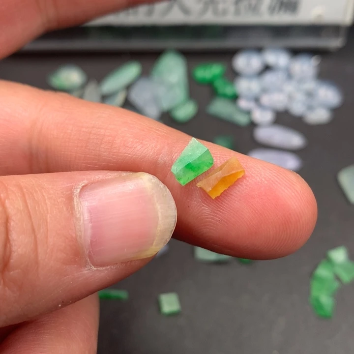 定制翡翠未镶嵌材料定制