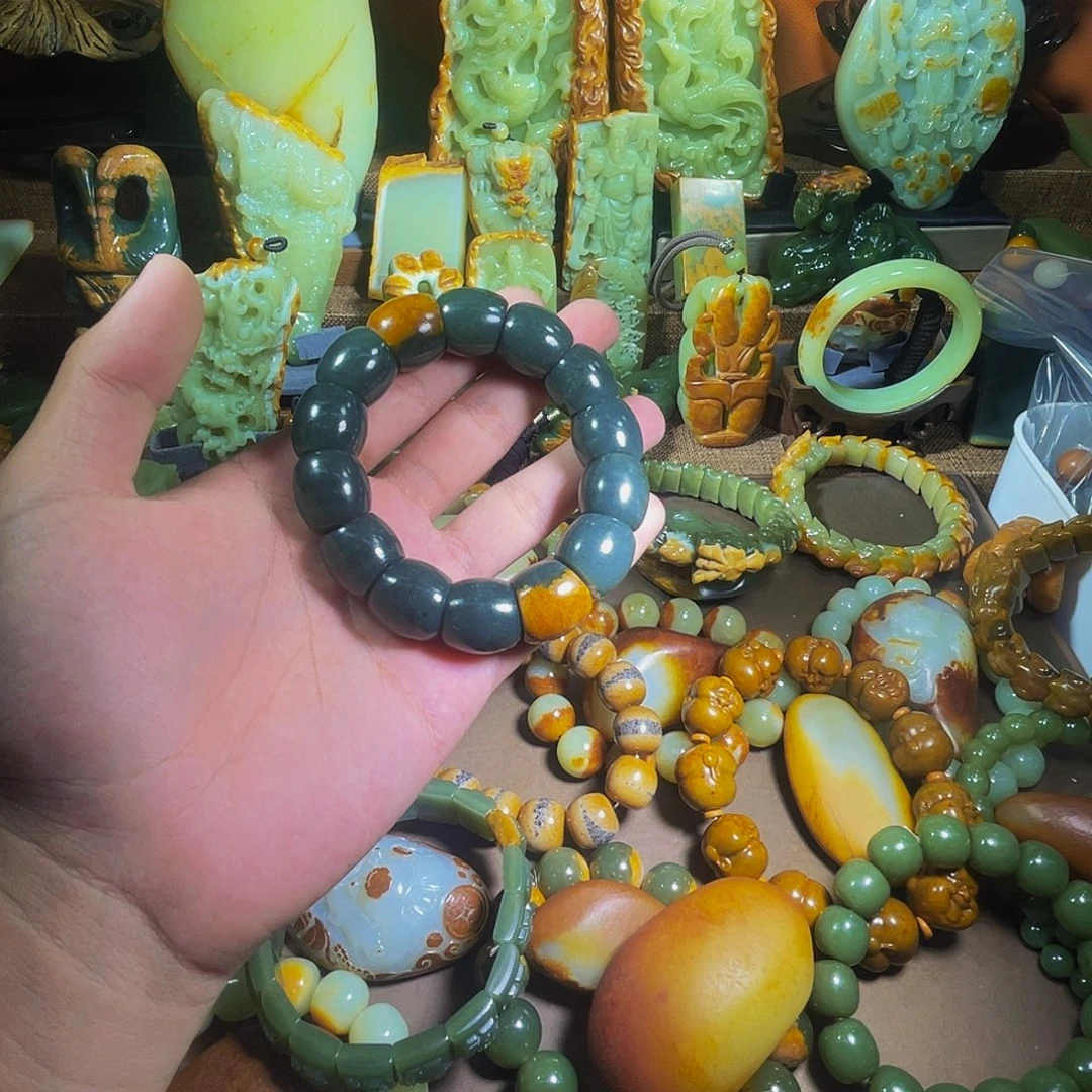 透闪石质玉未镶嵌珠宝奇石