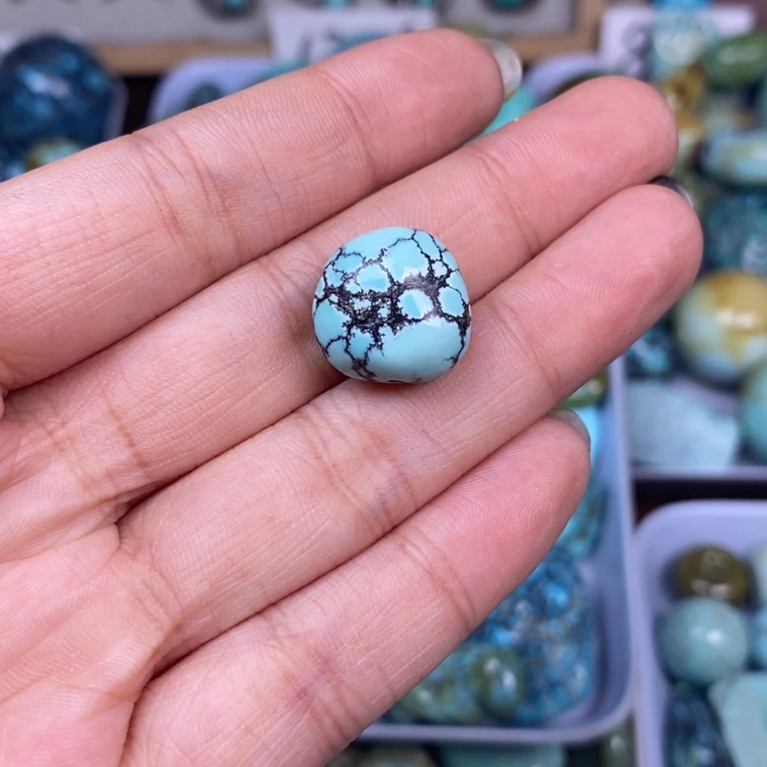 小***子绿松石未镶嵌挂件
