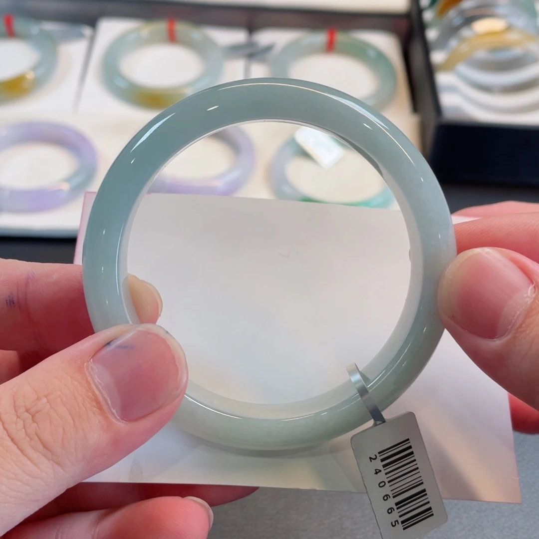 翡翠手镯未镶嵌57.5正圈