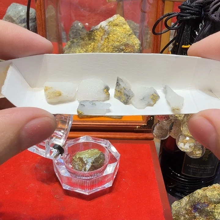 聚金阁天然明金矿标