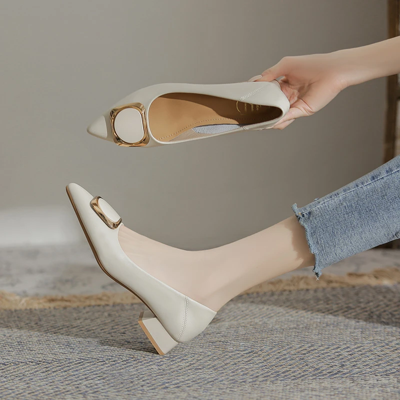 2025年春季新款奶奶鞋女真皮尖头软皮高跟鞋职业工作鞋粗跟单鞋女