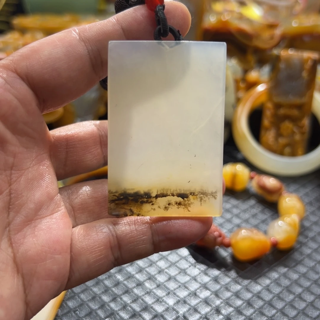 颈饰未镶嵌石英质玉