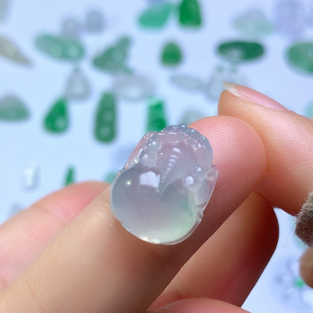 翡翠未镶嵌颈饰皮休