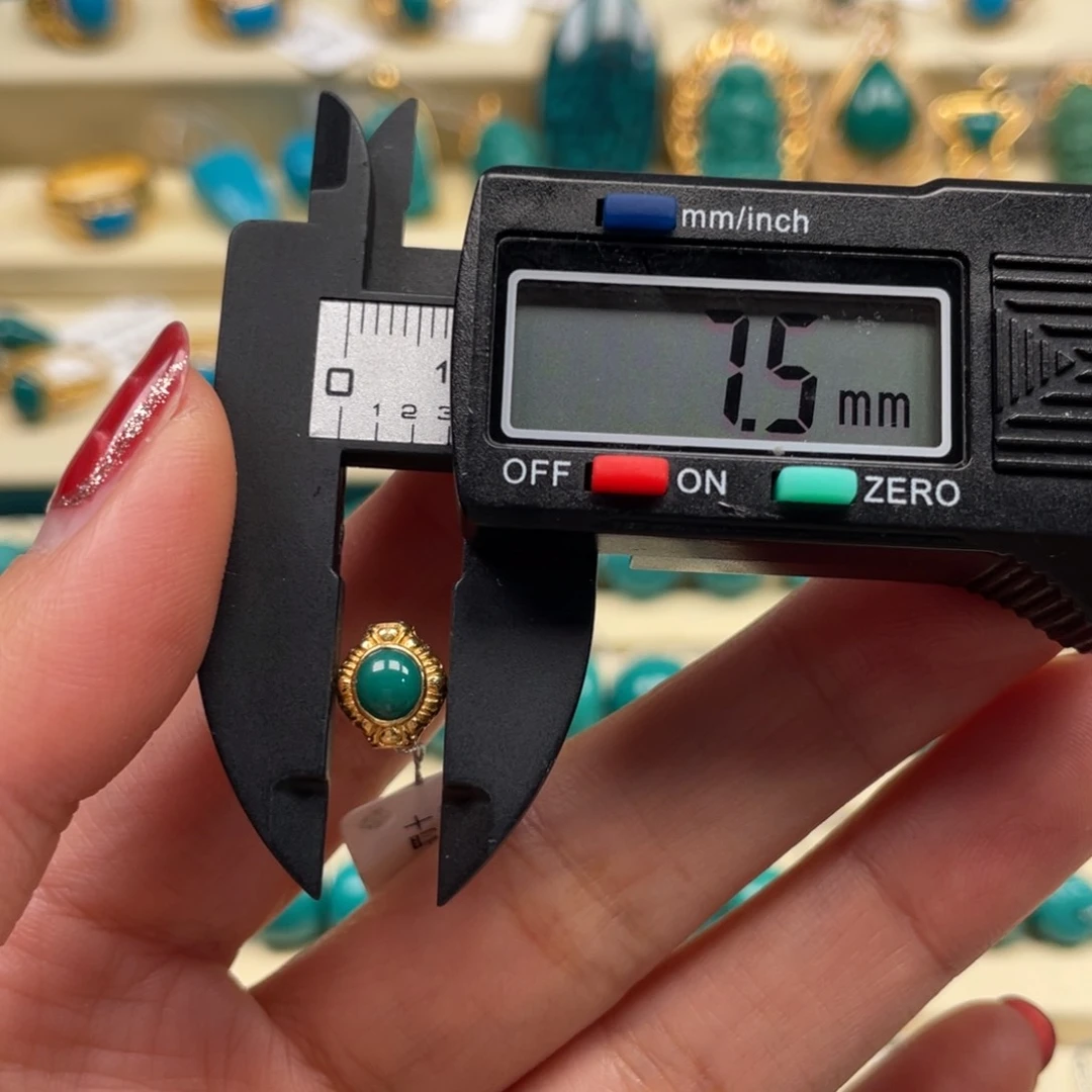 18K金镶嵌绿松石珠宝奇石背云