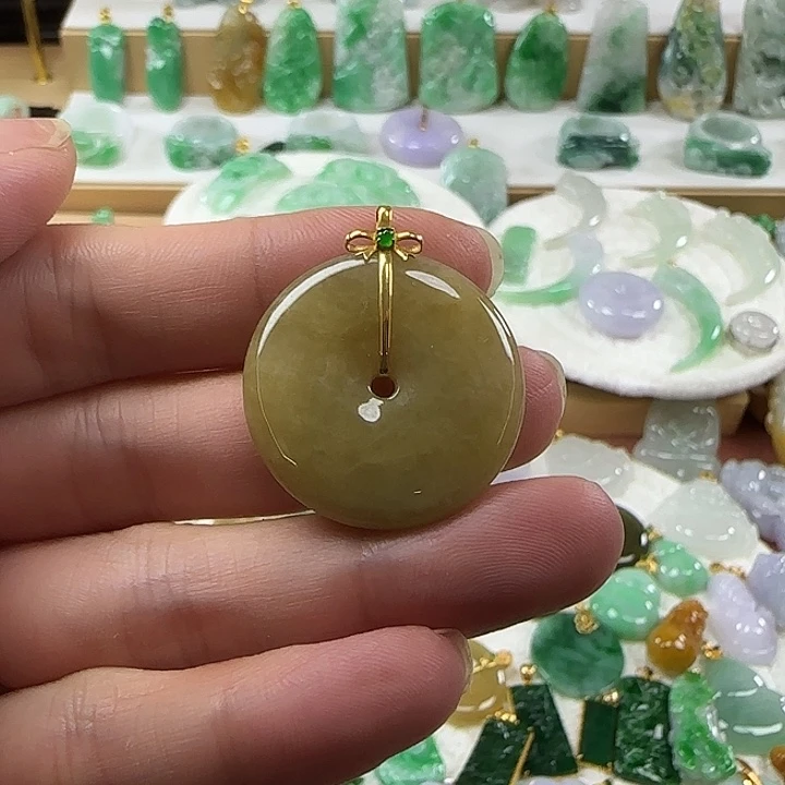 颈饰未镶嵌翡翠黄翡平安扣