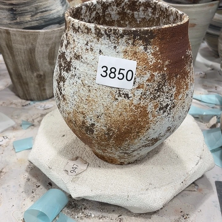 摆件3850，有孔景德镇