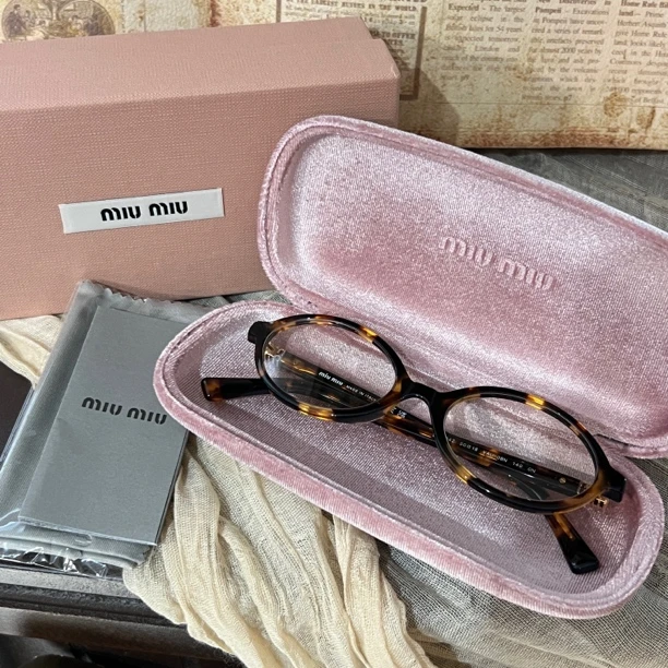 全新未使用 MIU MIU/缪缪 玳瑁色书呆子平光镜【士多梨】