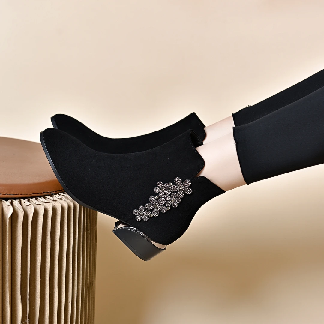 水晶蝶2025新款时尚加绒粗跟裸靴秋冬季百搭中跟靴子尖头高跟女鞋