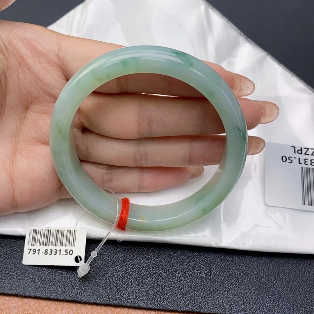 翡翠手镯未镶嵌57飘花