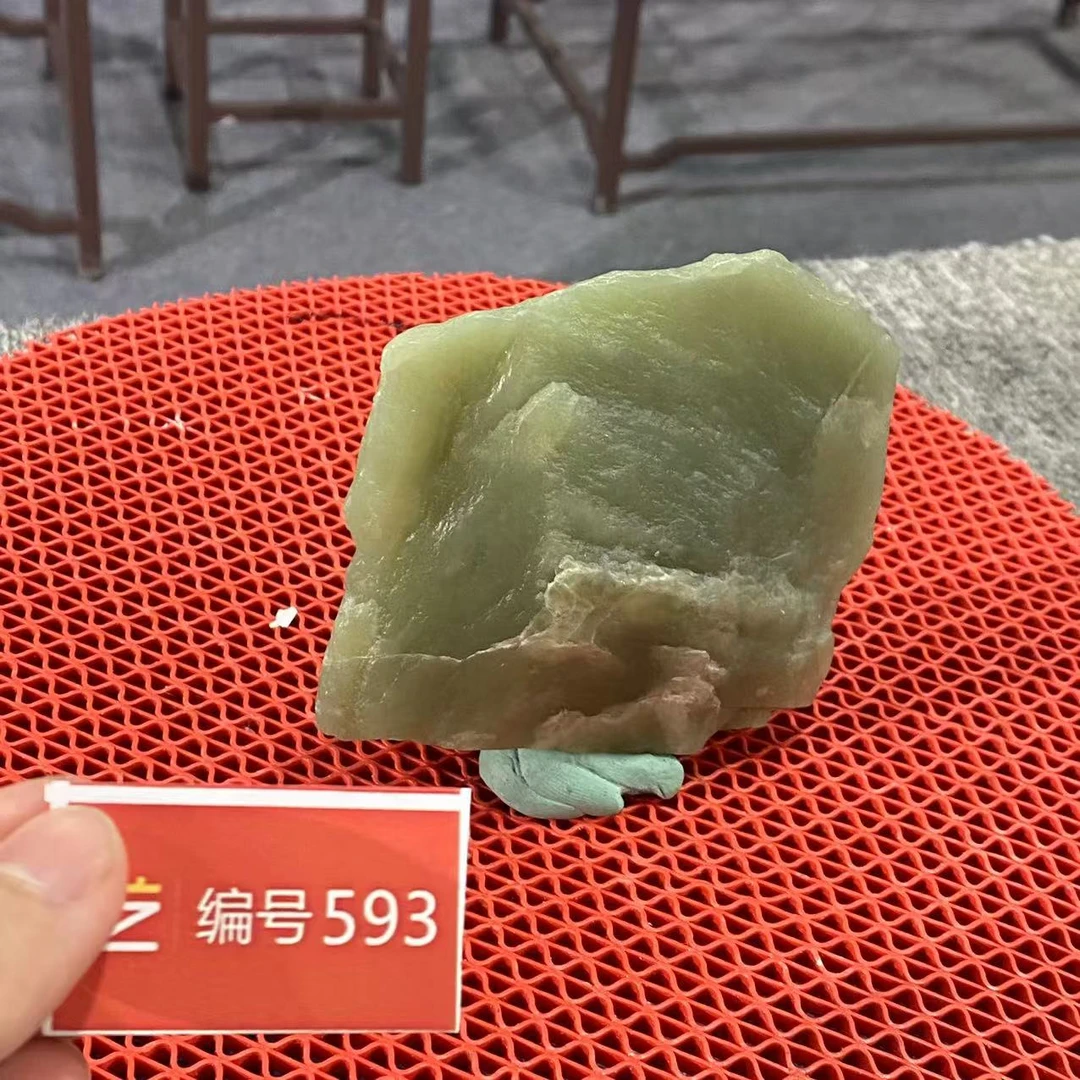 新疆玉料原石发一件编号593
