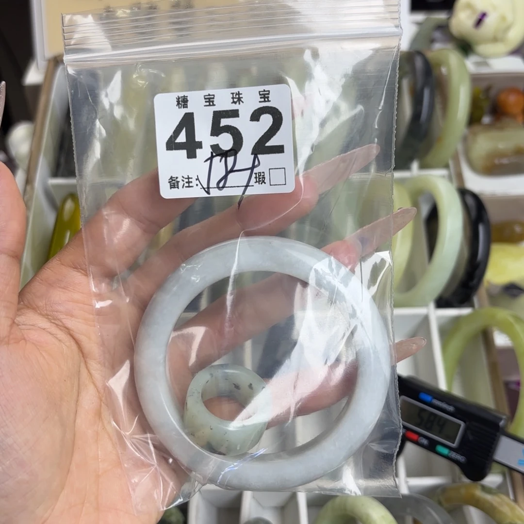 未镶嵌蛇纹石玉手镯幸*?