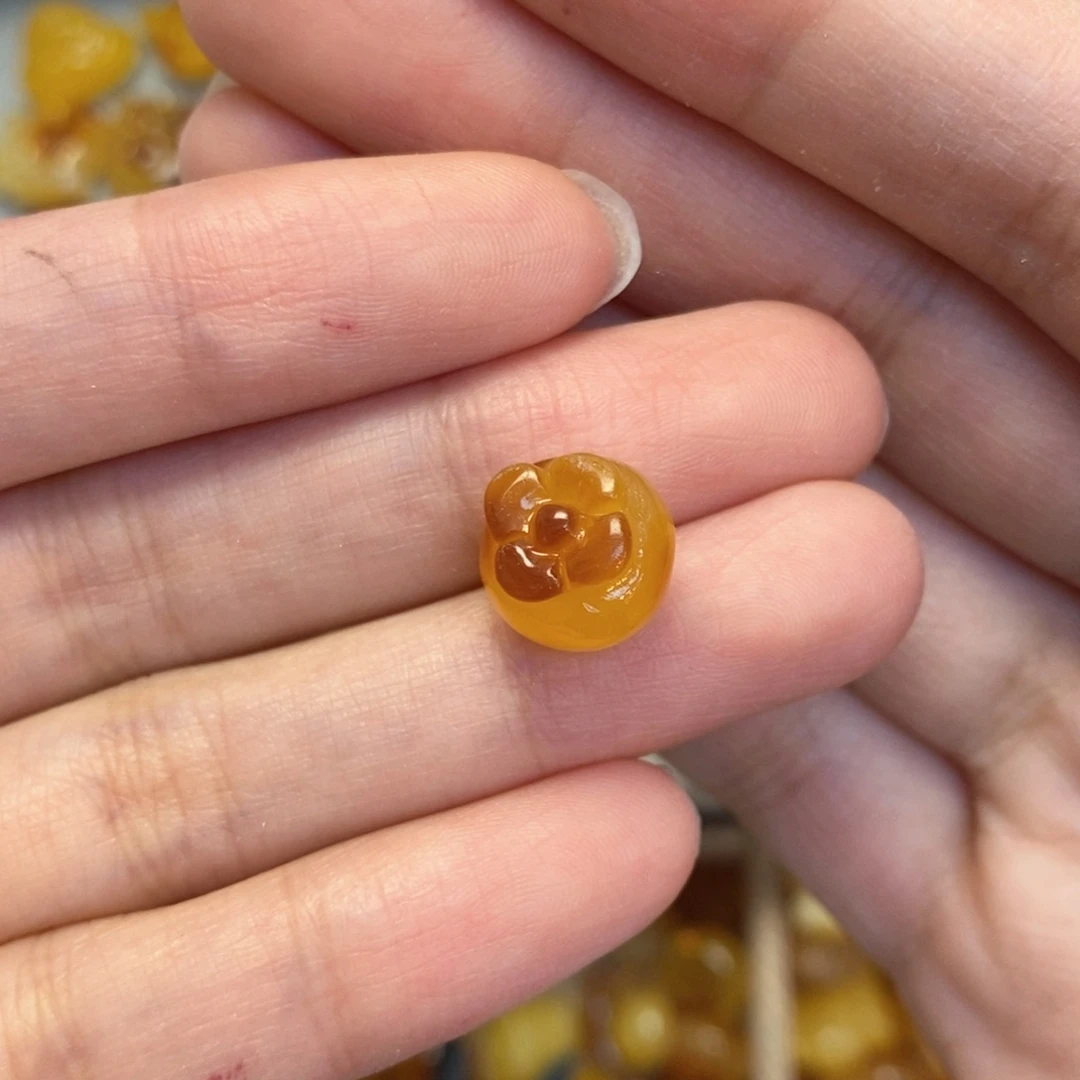 蜜蜡颈饰未镶嵌柿子