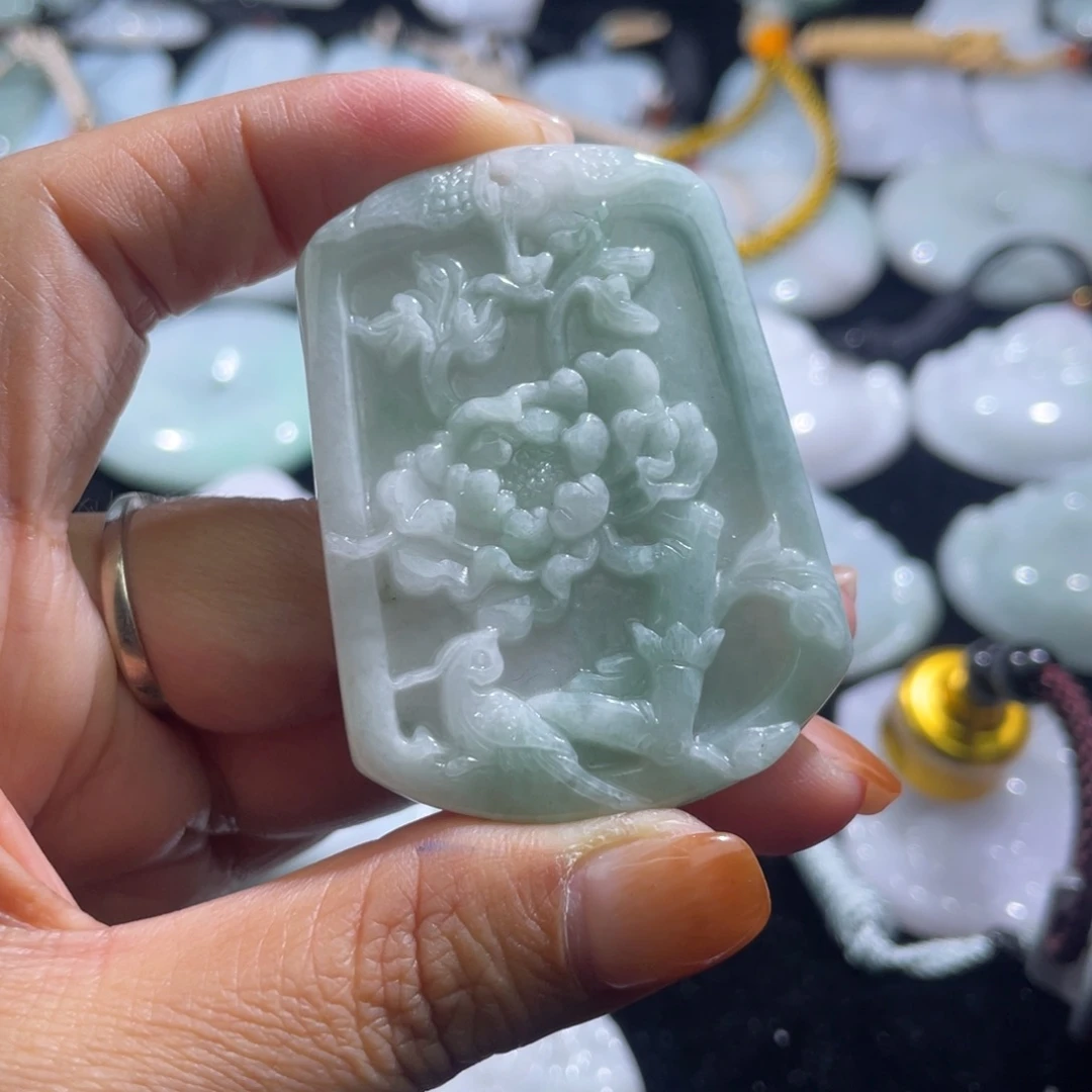 翡翠未镶嵌颈饰鸟语花香