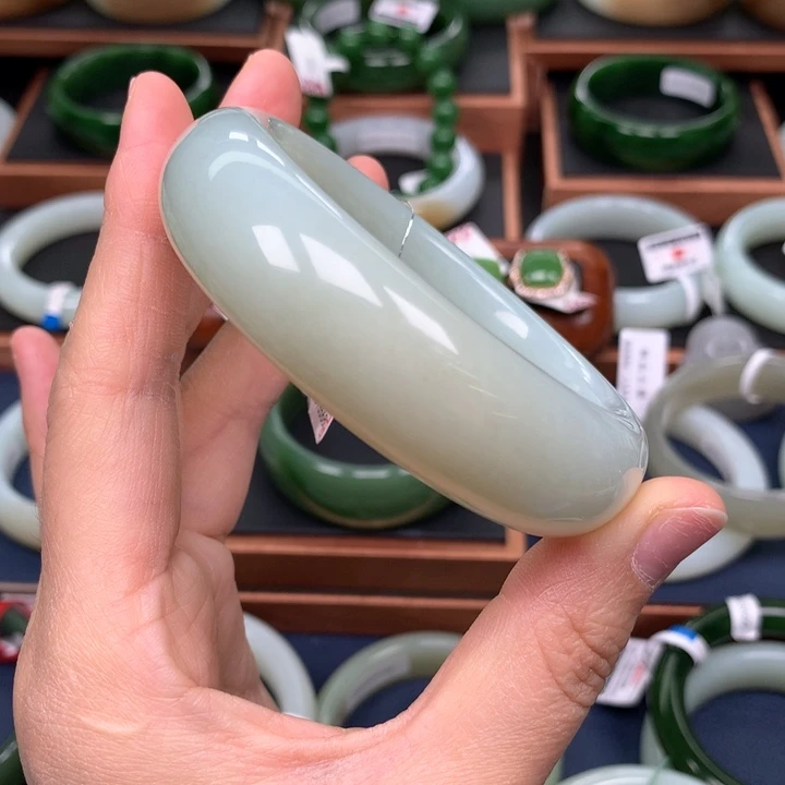 和田玉手镯56圈口未镶嵌