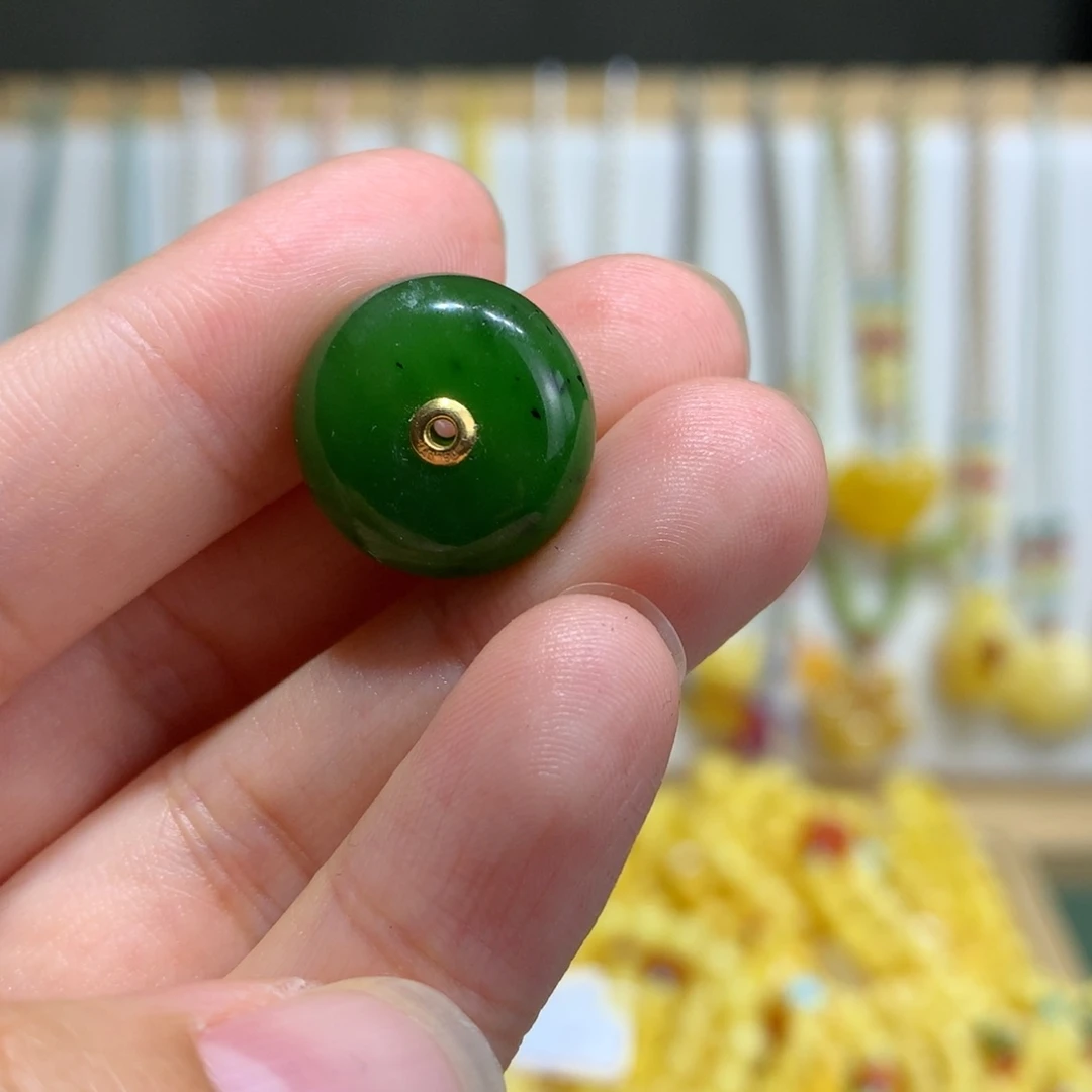 和田玉（碧玉）未镶嵌珠宝半成品特价微瑕