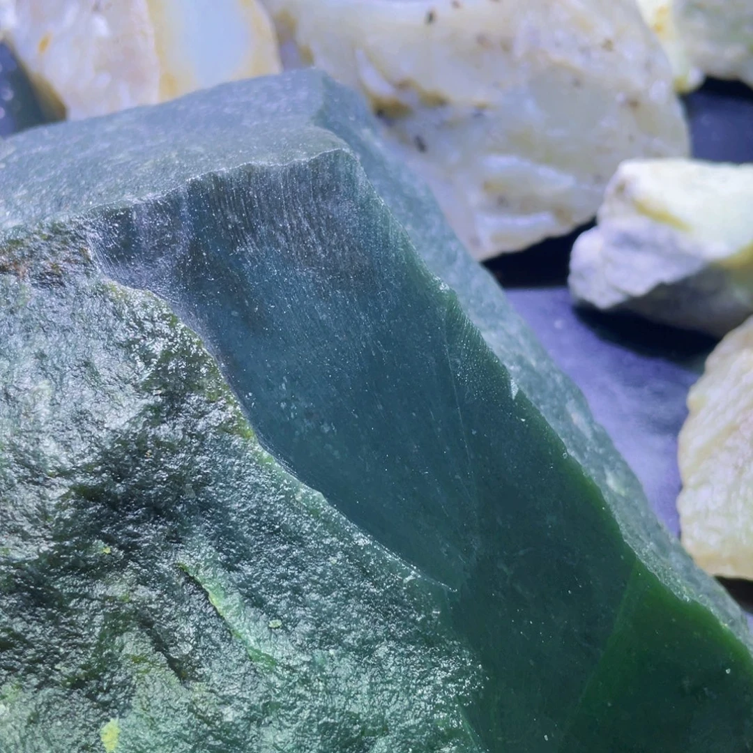 涓****和田玉未镶嵌珠宝半成品