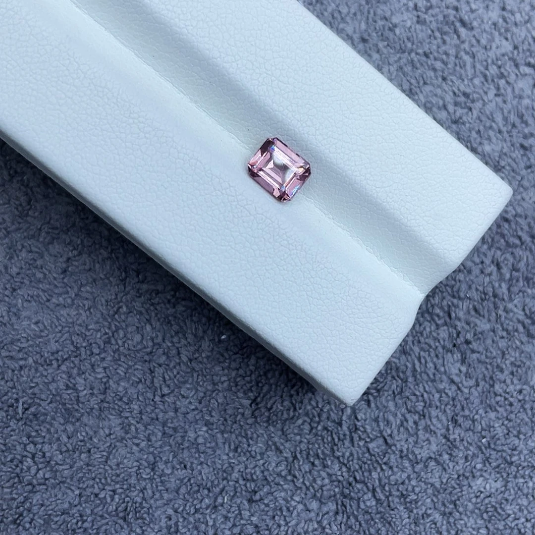 石榴石裸石未镶嵌1.3Ct龙石榴石