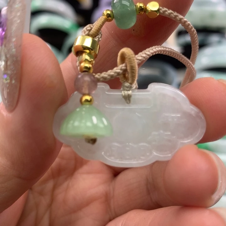 翡翠未镶嵌颈饰平安锁