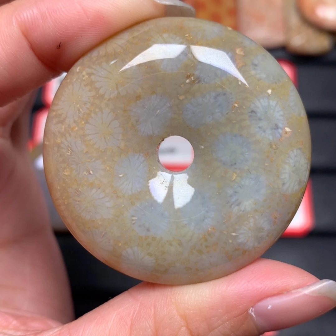 【闪购商品】硅化玉颈饰合金杪**三