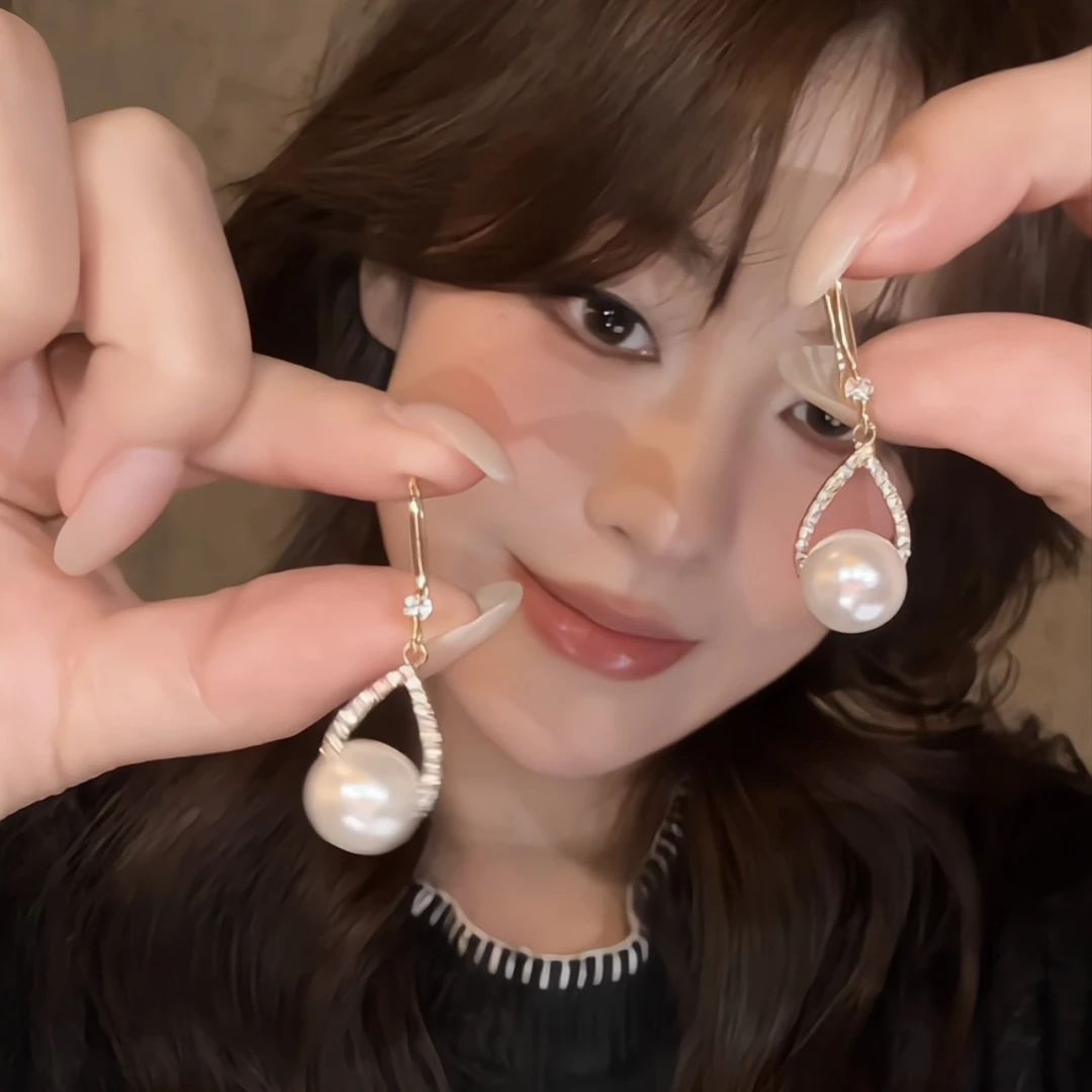 铜合金耳饰 优雅满钻水滴型珍珠耳环轻奢高级感气质精致耳钉耳钩