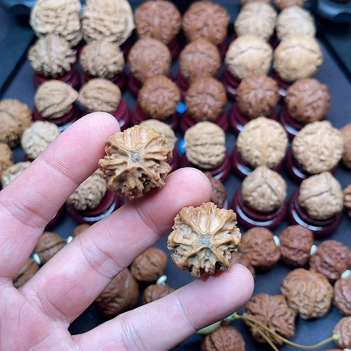 把件文玩核桃八棱火焰纹