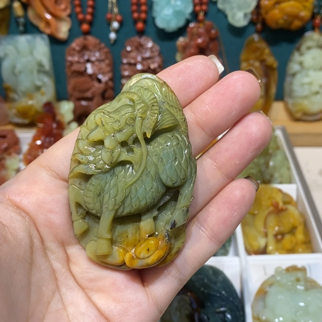 蛇纹石玉未镶嵌颈饰