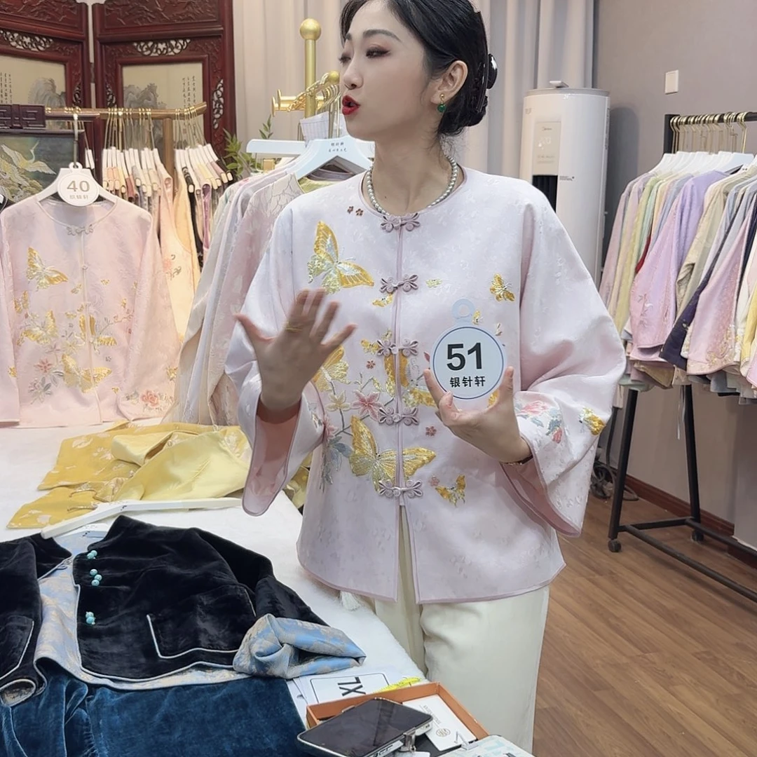 初***洛非议和不信任的问题上