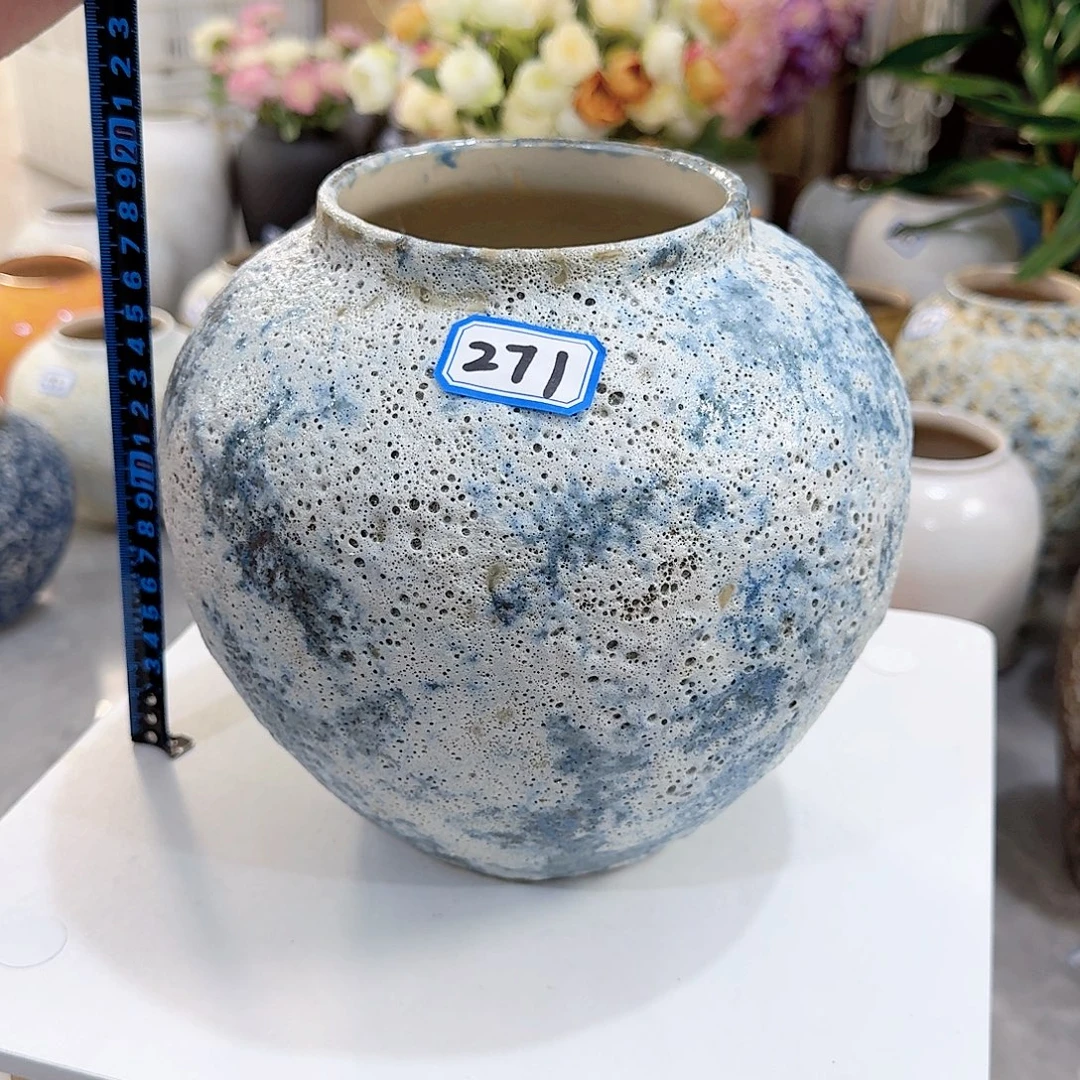 271号陶瓷高20厘米微瑕一个