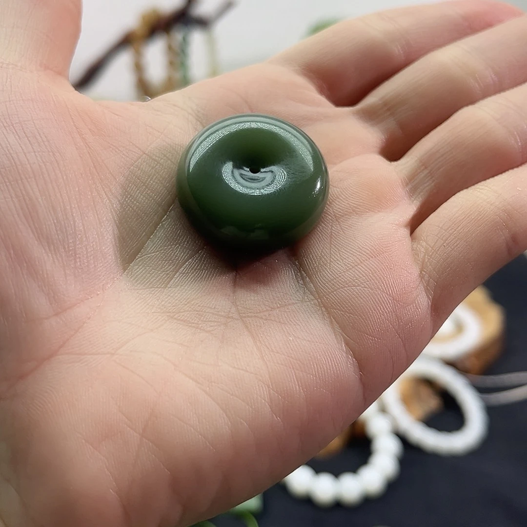 和田玉未镶嵌颈饰俄碧-鸭蛋青吊坠-平安扣