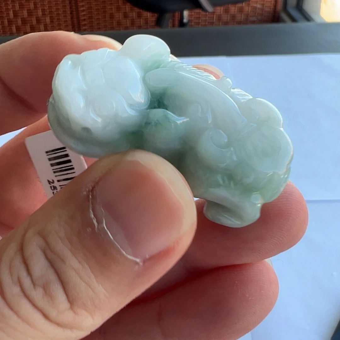 翡翠未镶嵌颈饰貔貅