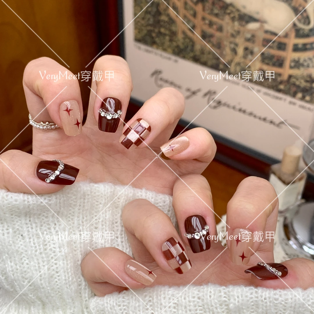 VeryMeet穿戴甲美拉德色系复古金猫眼格纹点钻贵气风美甲贴55&80