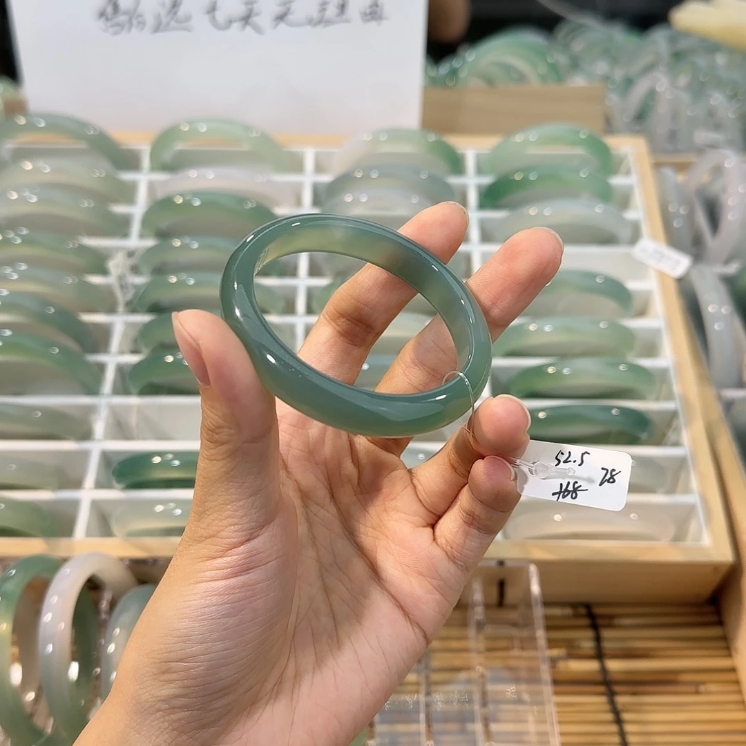 玛瑙/玉髓未镶嵌手镯圈口52.2
