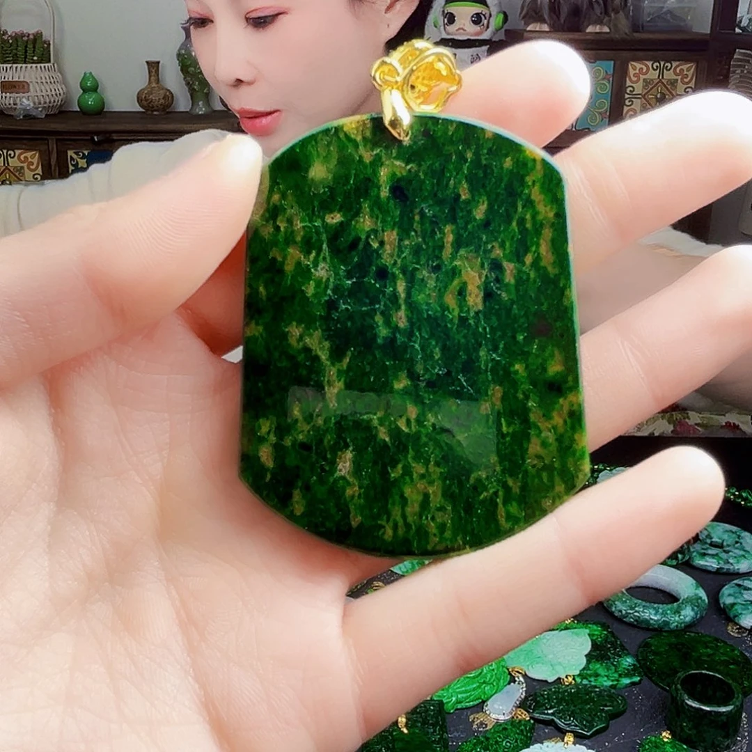 颈饰未镶嵌翡翠多样性