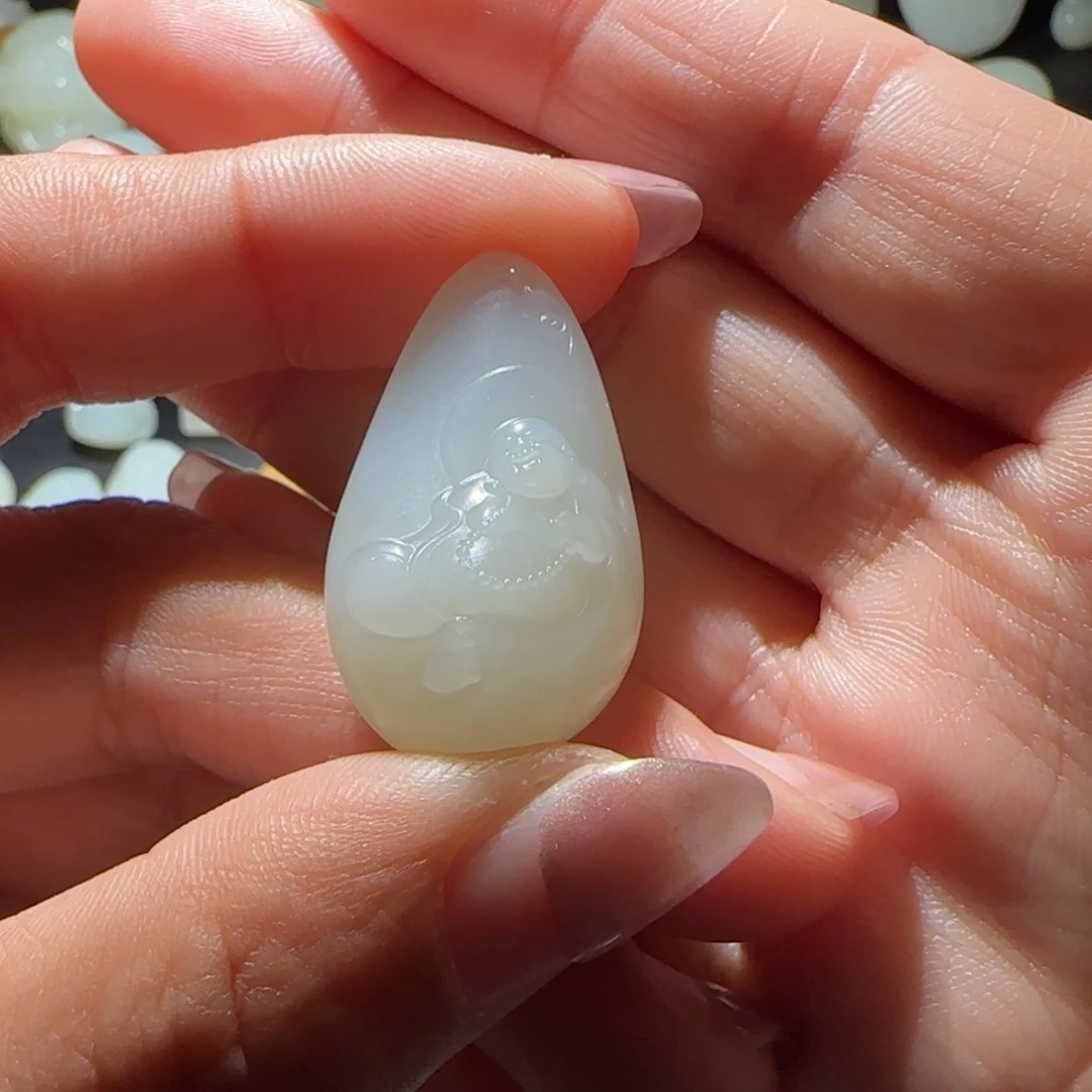 ****儿和田玉未镶嵌颈饰