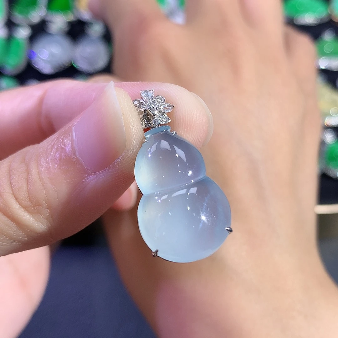 翡翠18K金镶嵌吊坠(赠链)