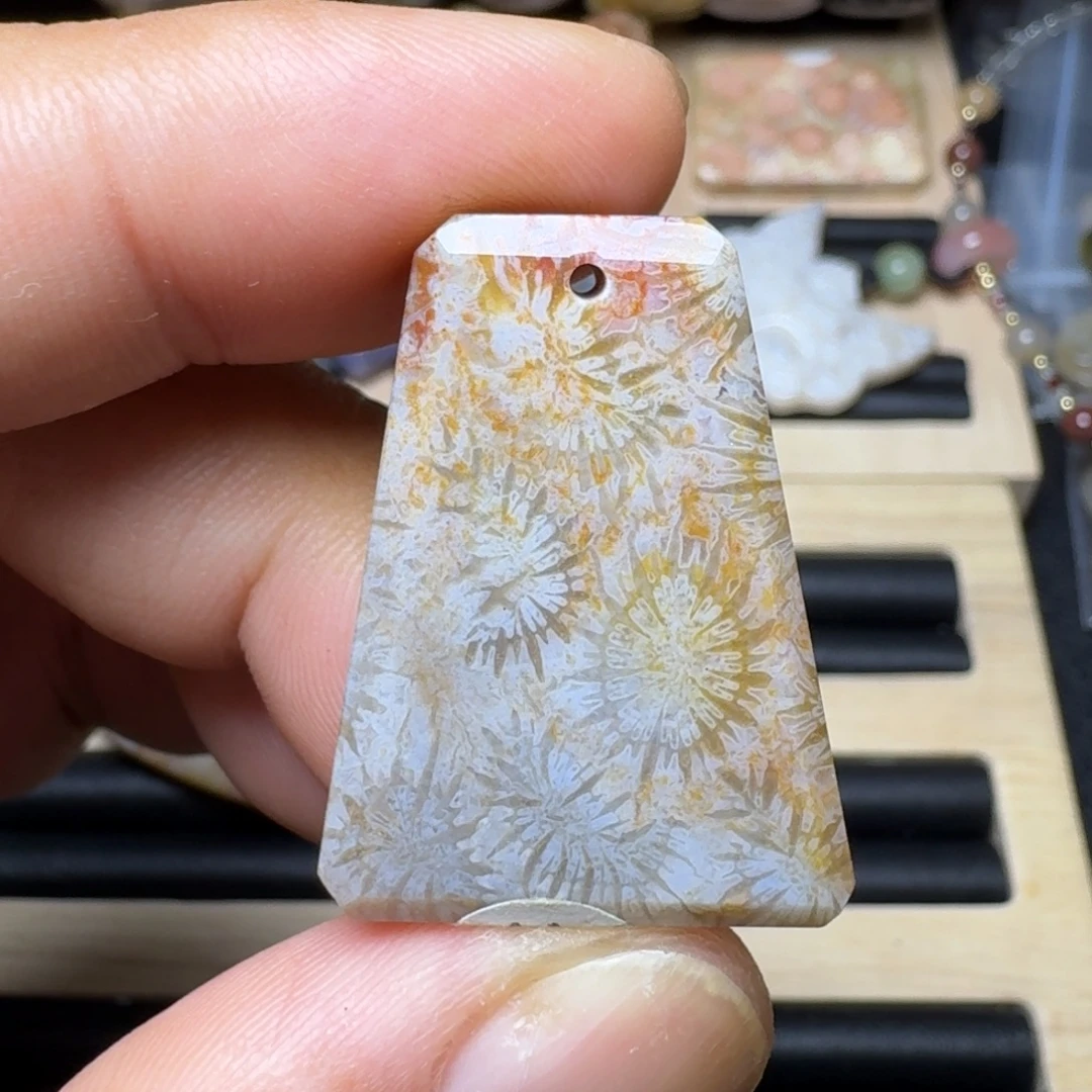 未镶嵌纯天然色有机玉石保真色硅化玉