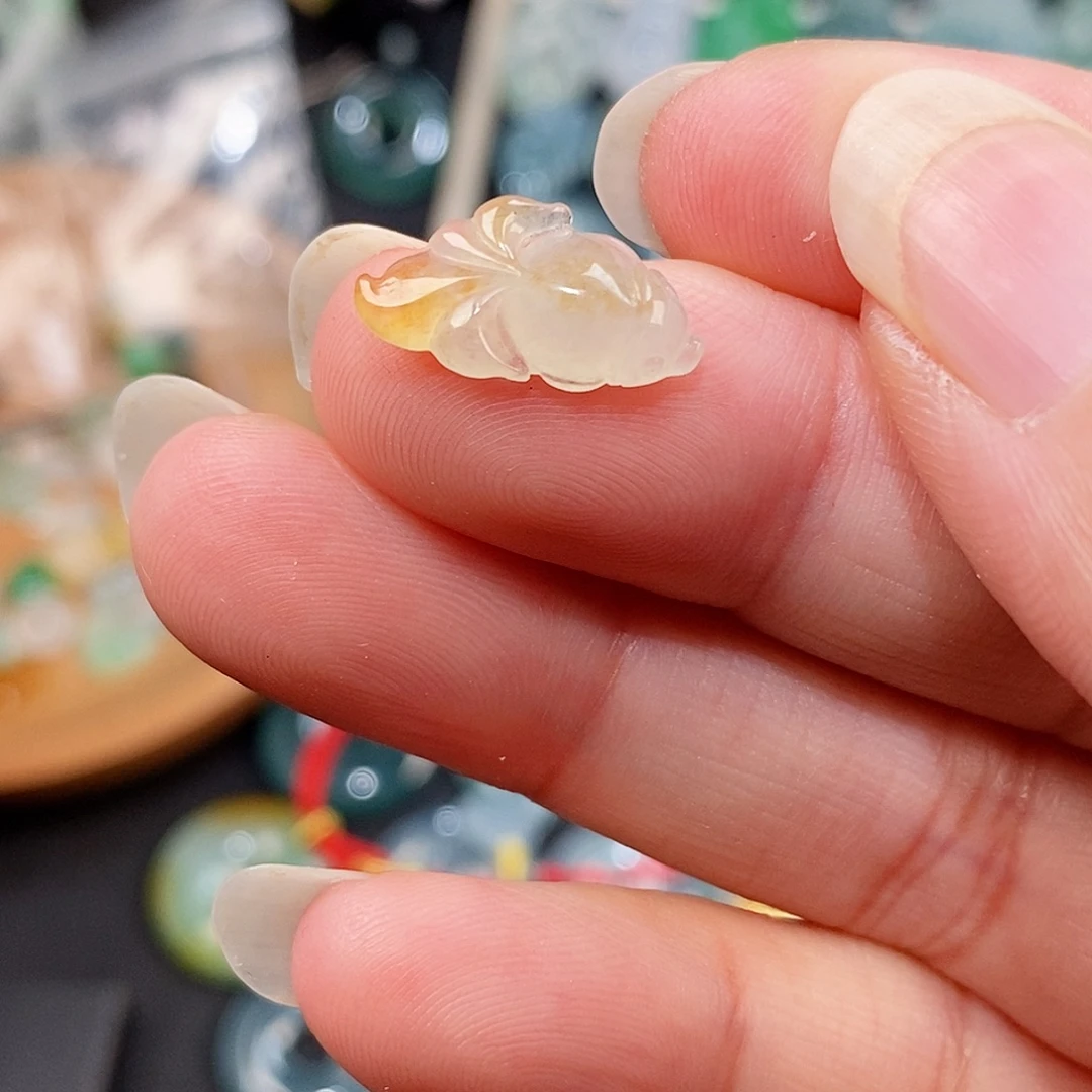翡翠未镶嵌颈饰冰飘花金鱼