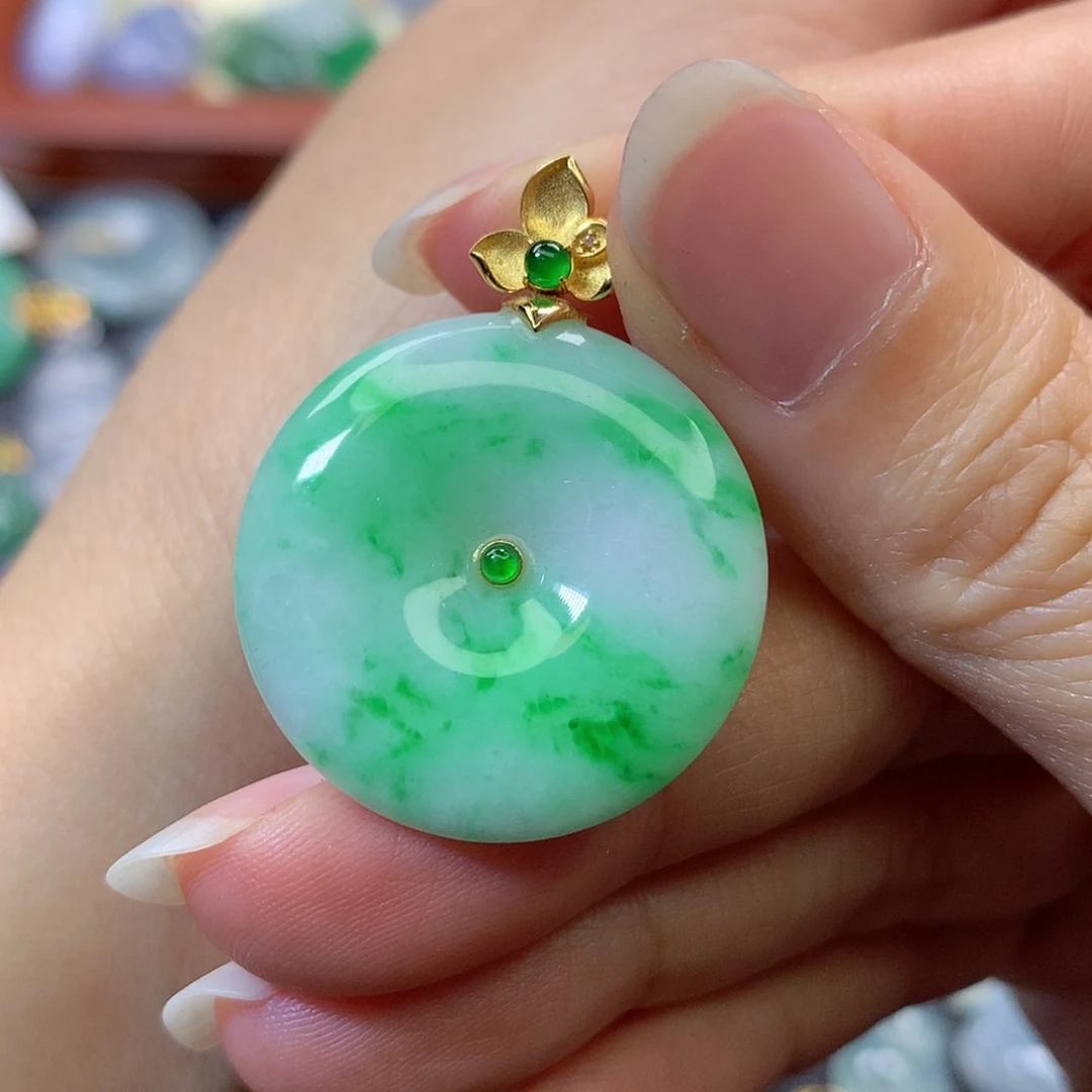 【闪购商品】吊坠(赠链)18K金镶嵌翡翠