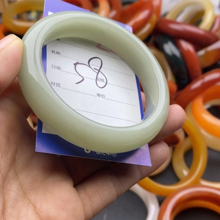 未镶嵌手镯石英质玉