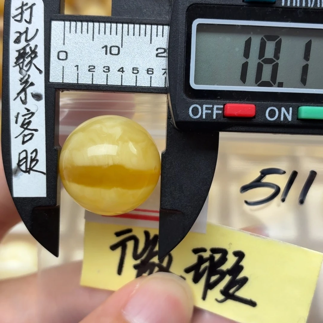 沈***仁未镶嵌蜜蜡裸石蜜蜡