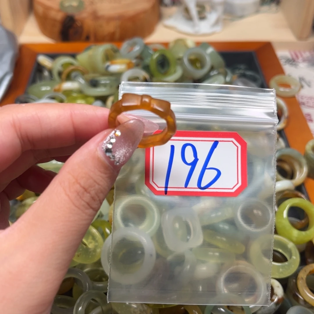 的***喀蛇纹石玉未镶嵌珠宝奇石