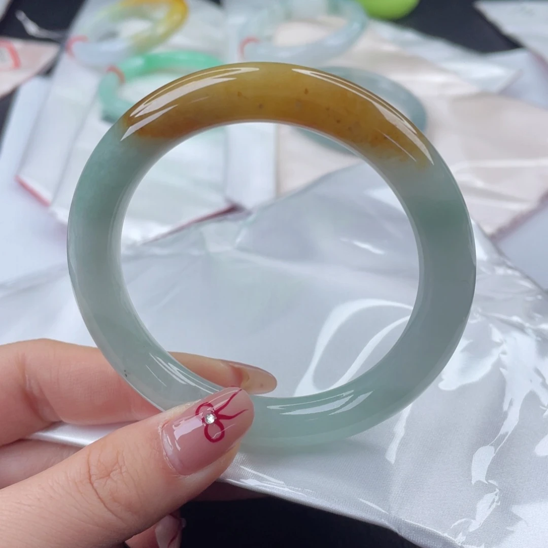 翡翠手镯未镶嵌57口