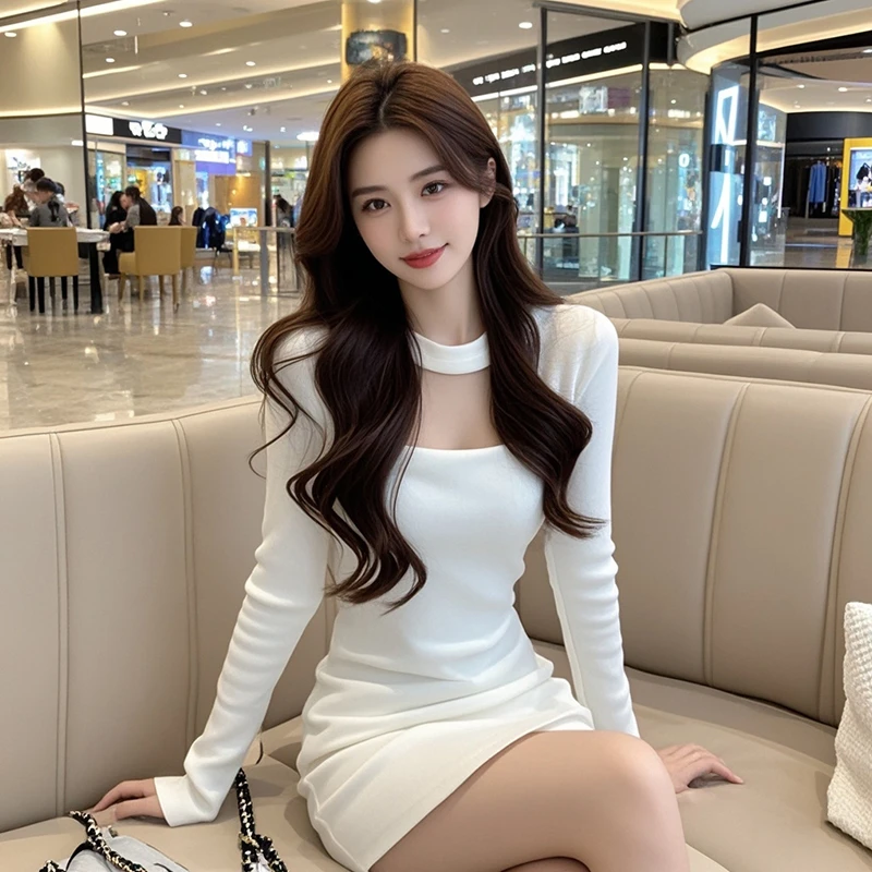 白色方领挂脖连衣裙女小众设计高级感轻奢收腰显瘦包臀短裙