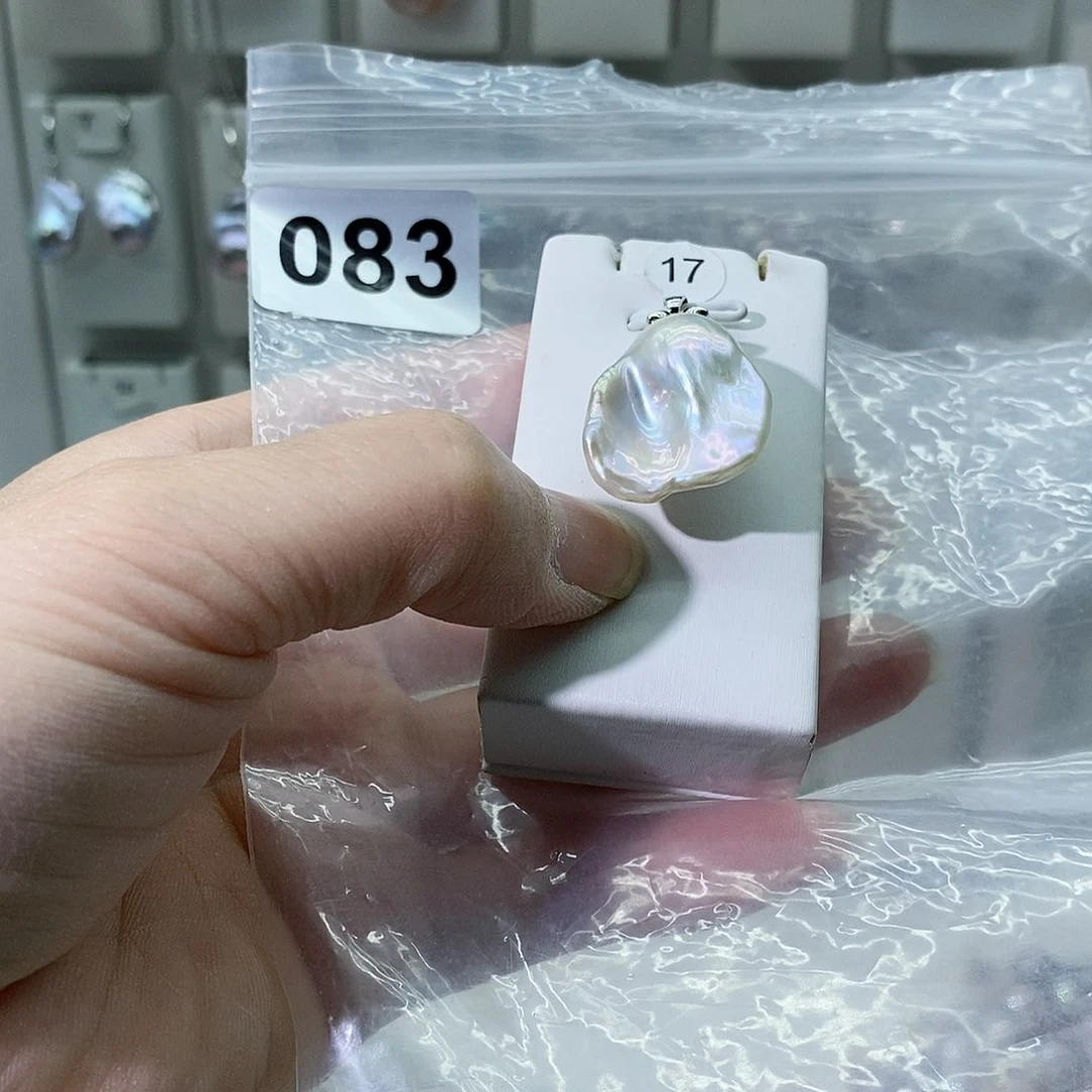 淡水珍珠合金颈饰晓*