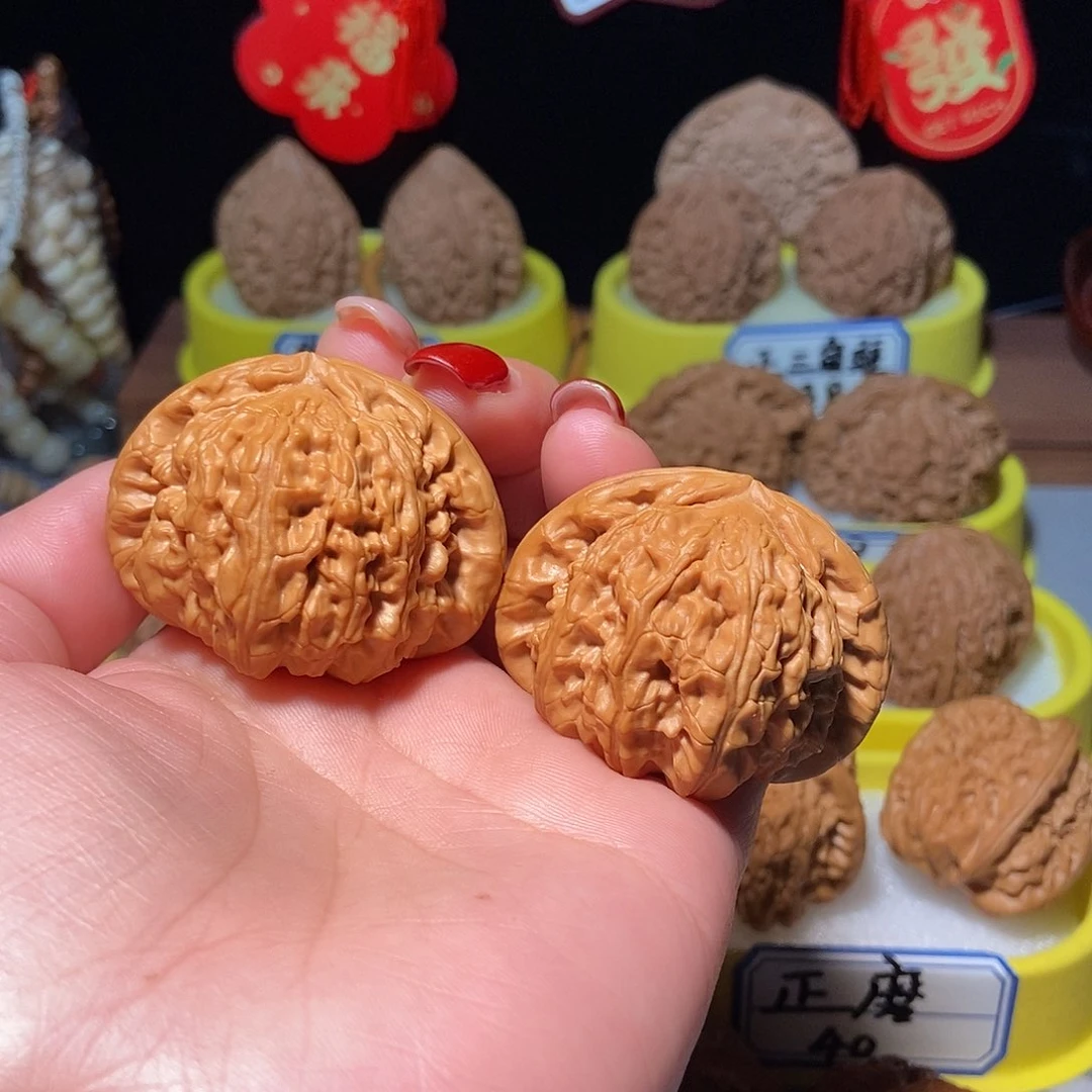 文玩核桃吊坠南***意白狮子