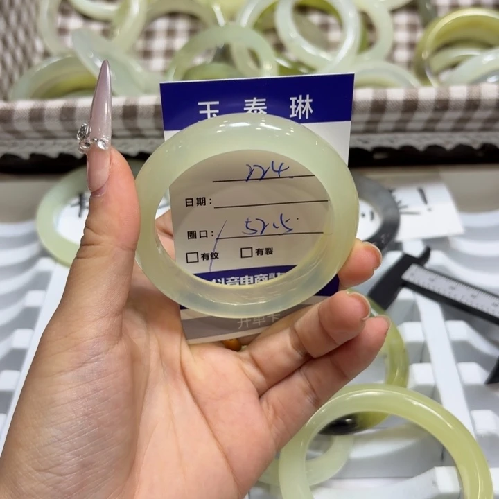 未镶嵌岫玉手镯天然
