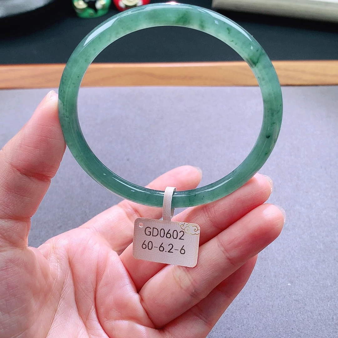 翡翠手镯未镶嵌天然翡翠手镯