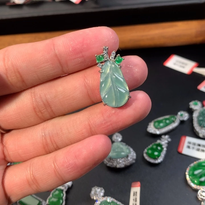 吊坠(不含链)未镶嵌翡翠