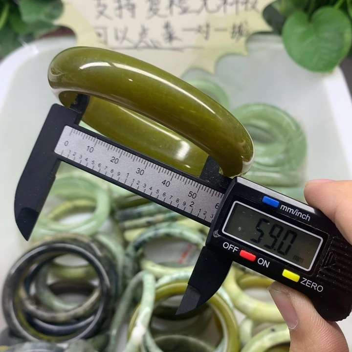 蛇纹石玉未镶嵌手镯80